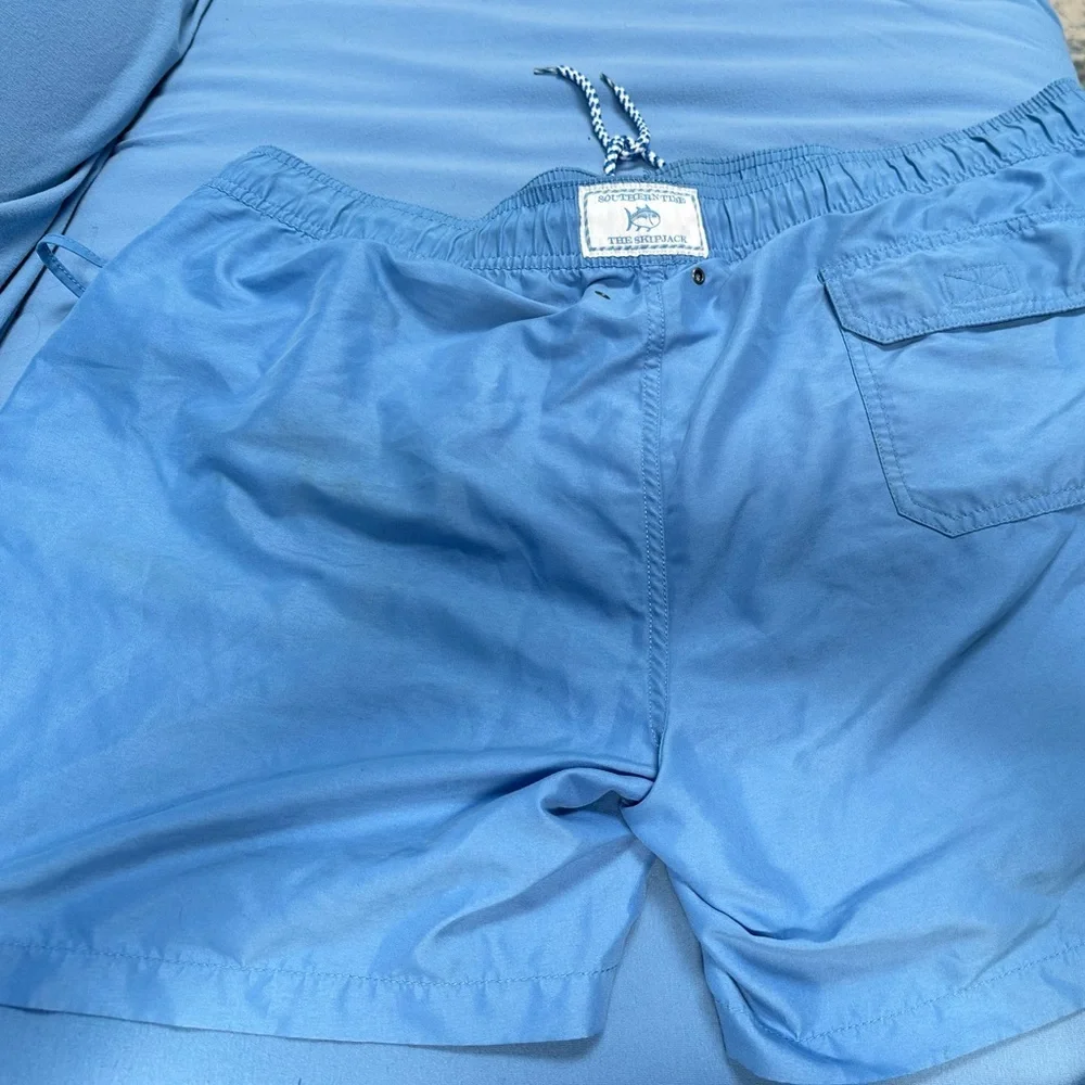 SouthernTideThe skipjack XL swimtrunks Fold in  a zipped pocket ideal for travel